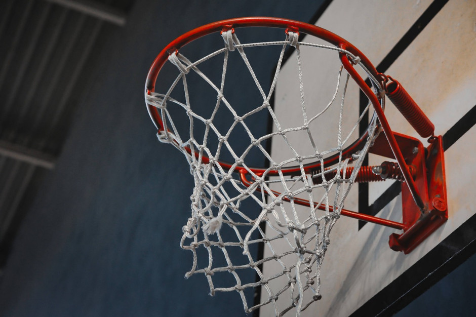 关键中投被帽+绝平球权失误！布朗14罚27分成罪人 末节3中0隐身