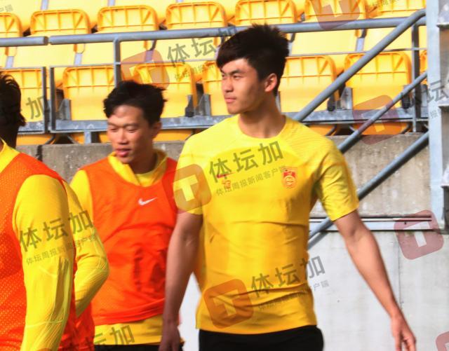 球速体育 (中国)官网-最全体育赛事直播与即时数据-扬科维奇准备的惊喜？吴少聪增援国足下午参加首练